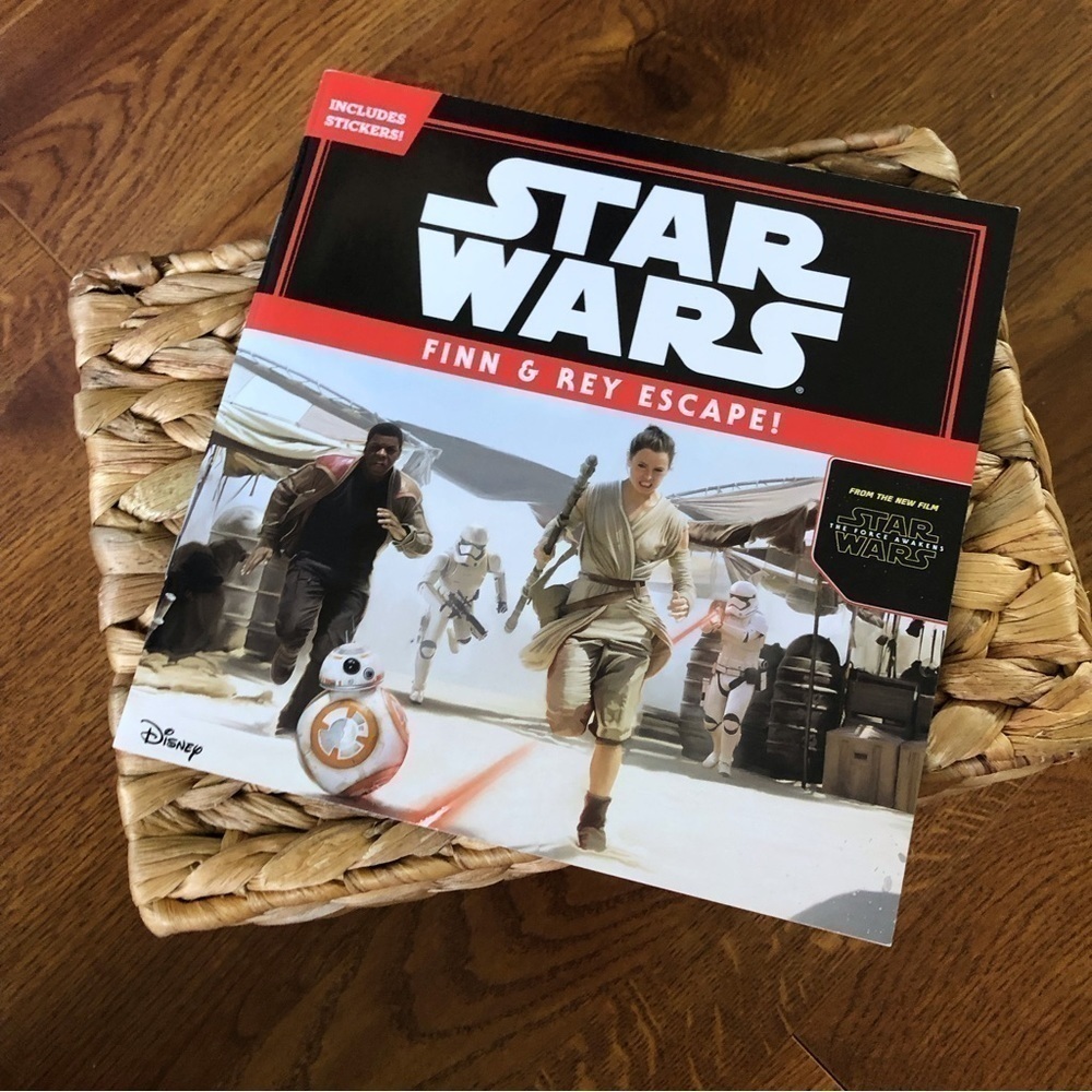 Star Wars: Finn & Rey Escape! Paperback book